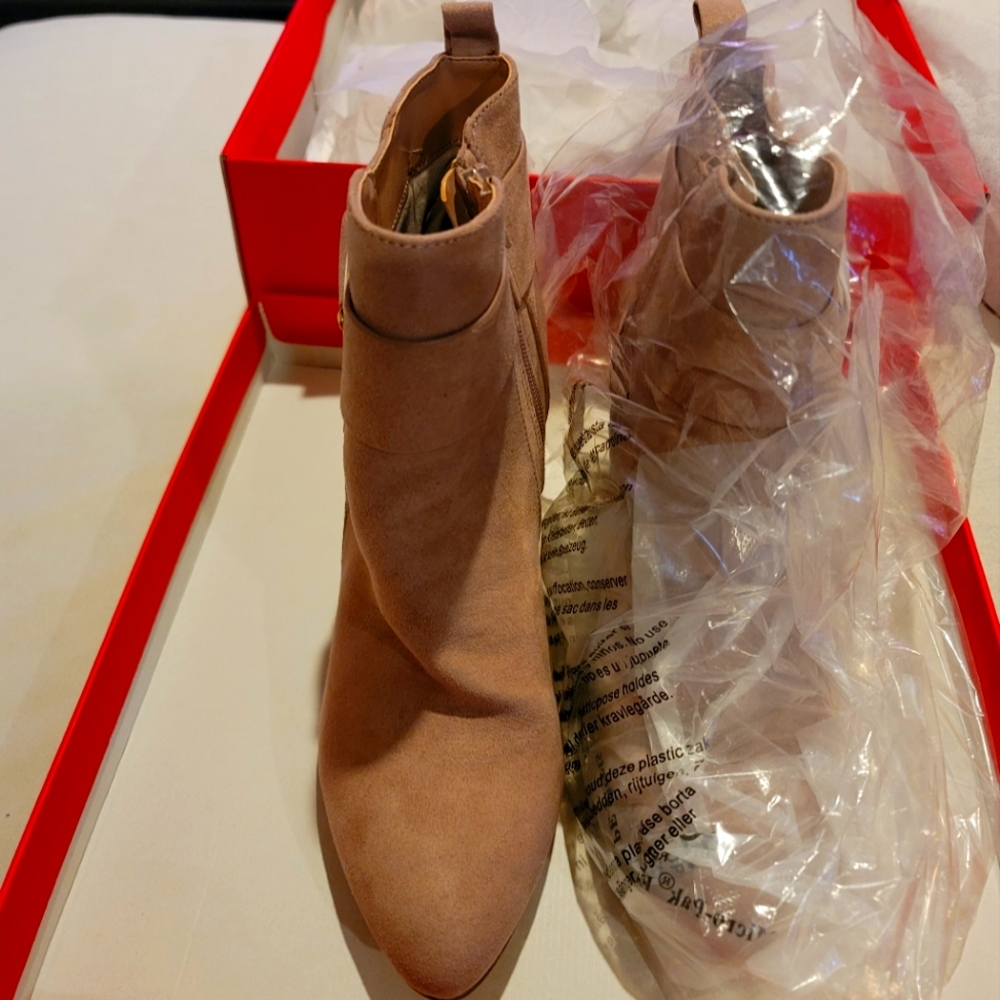 Womens Booties size 7.5 color: mauve